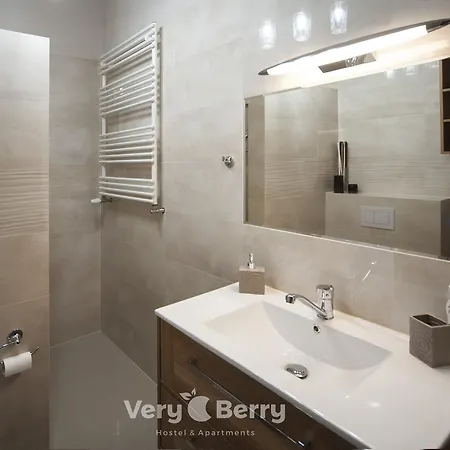 Przestronny Very Berry W Poznaniu Z Dwiema Sypialniami By Renters *