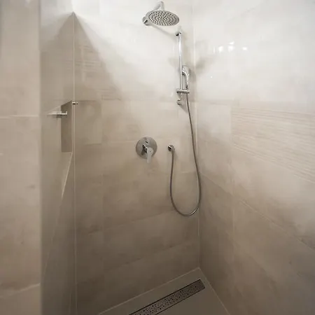 Przestronny Very Berry W Poznaniu Z Dwiema Sypialniami By Renters Daire