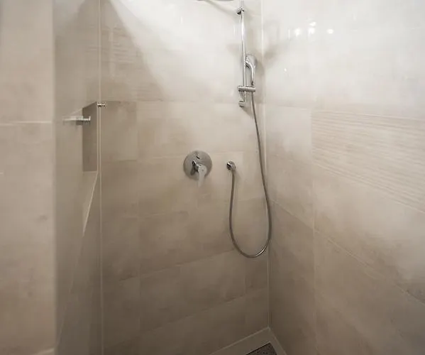 Przestronny Very Berry W Poznaniu Z Dwiema Sypialniami By Renters شقة