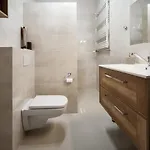 Przestronny Very Berry W Poznaniu Z Dwiema Sypialniami By Renters Apartment Poznan