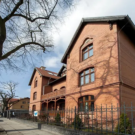 Przestronny Very Berry W Poznaniu Z Dwiema Sypialniami By Renters Lägenhet