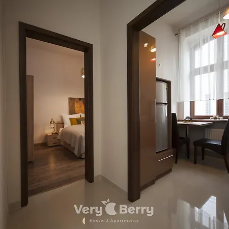 Przestronny Very Berry W Poznaniu Z Dwiema Sypialniami By Renters Lägenhet