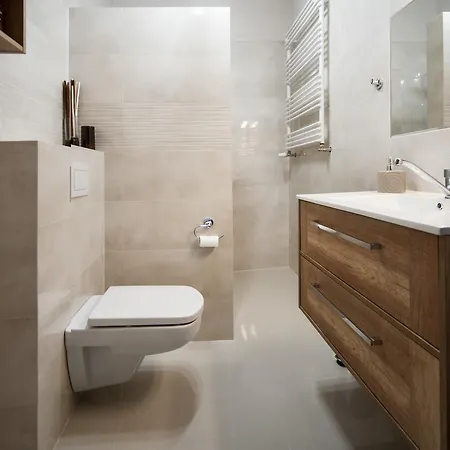 Przestronny Very Berry W Poznaniu Z Dwiema Sypialniami By Renters Apartment Poznan